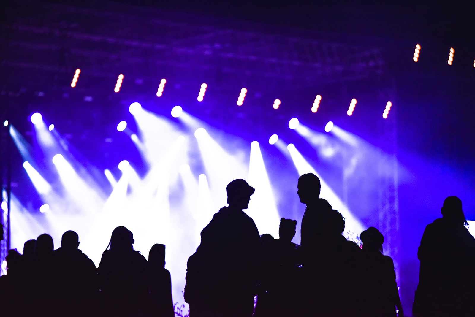 group-of-friends-enjoying-music-festival-together-P5KZUJN.jpg group-of-friends-enjoying-music-festival-together-P5KZUJN.jpg